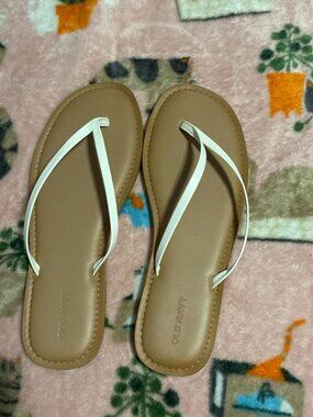 Old Navy - White Sandals - Sz 9 1/2